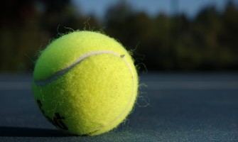 DE CE MINGEA DE TENIS ESTE GALBENA? O ISTORIE A EVOLUTIEI CULORII MINGII DE TENIS